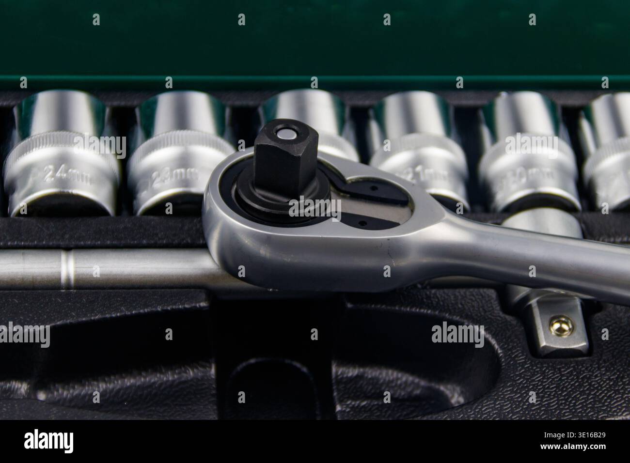 Primo piano del kit di attrezzi universali per la riparazione di automobili Foto Stock