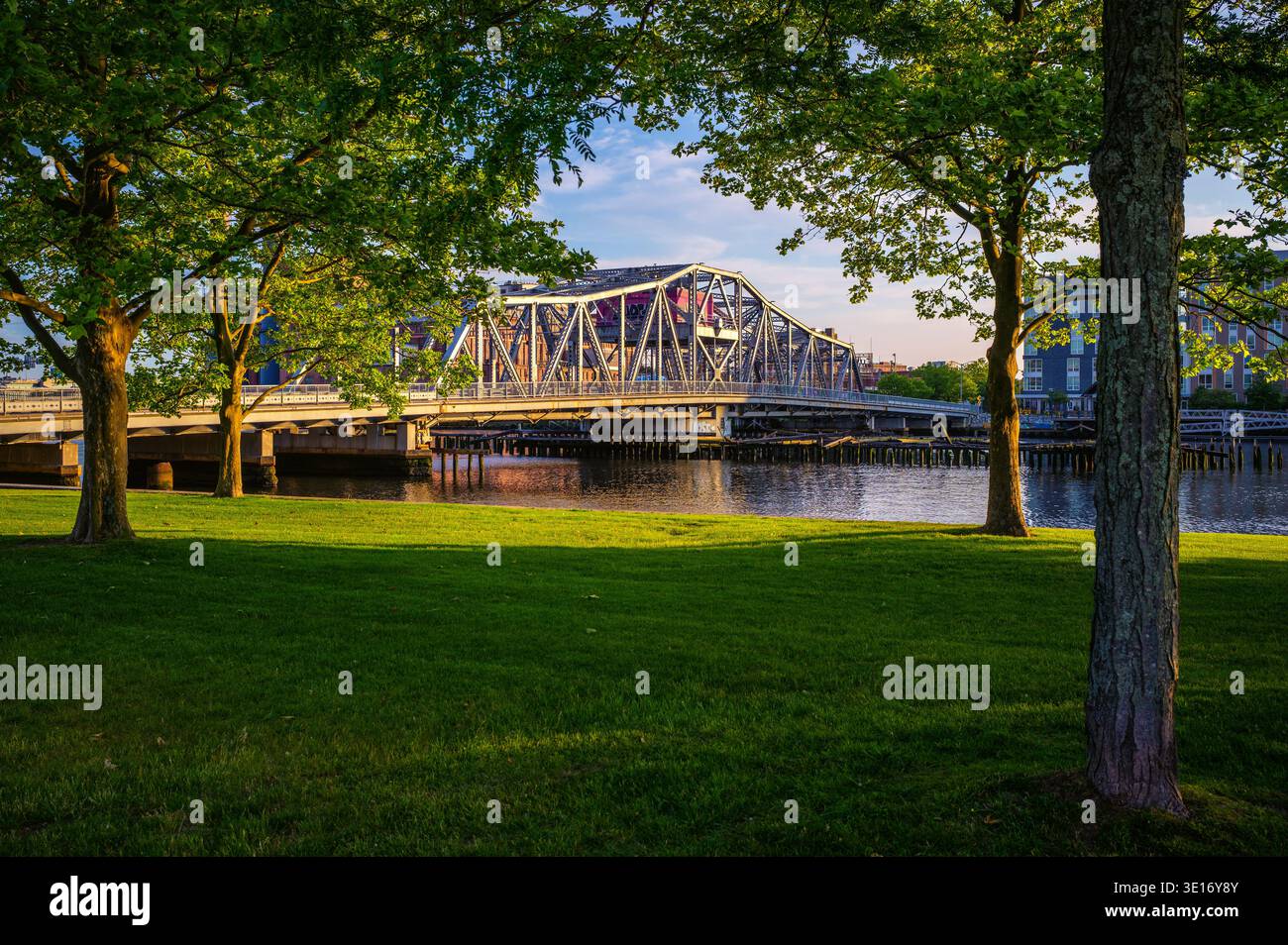 Ponte di Point Street sul fiume Providence, Rhode Island Foto Stock