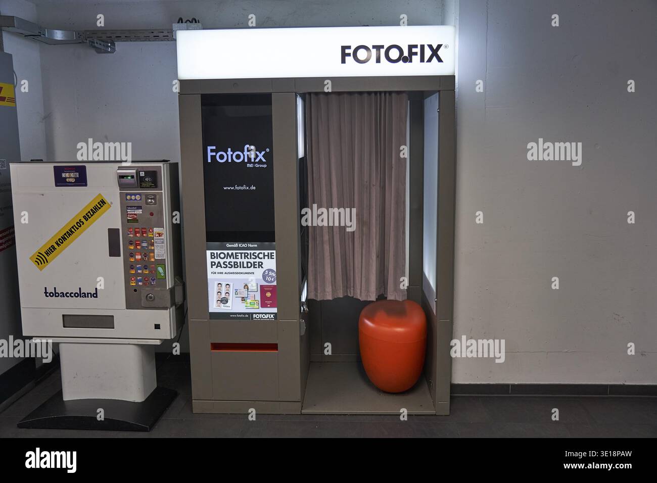 Foto.Fix, Fotofix, foto Fix, macchina fotografica del passaporto, scattare foto del passaporto per documenti come foto di documenti come documenti d'identità, foto di documenti d'identità, foto di passaporto biometrico, foto b Foto Stock