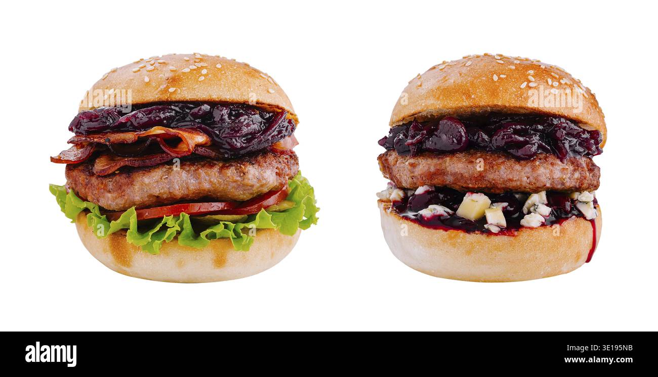 Due hamburger gourmet con manzo, formaggio blu, pancetta e chutney di cipolle caramellate su sfondo bianco Foto Stock