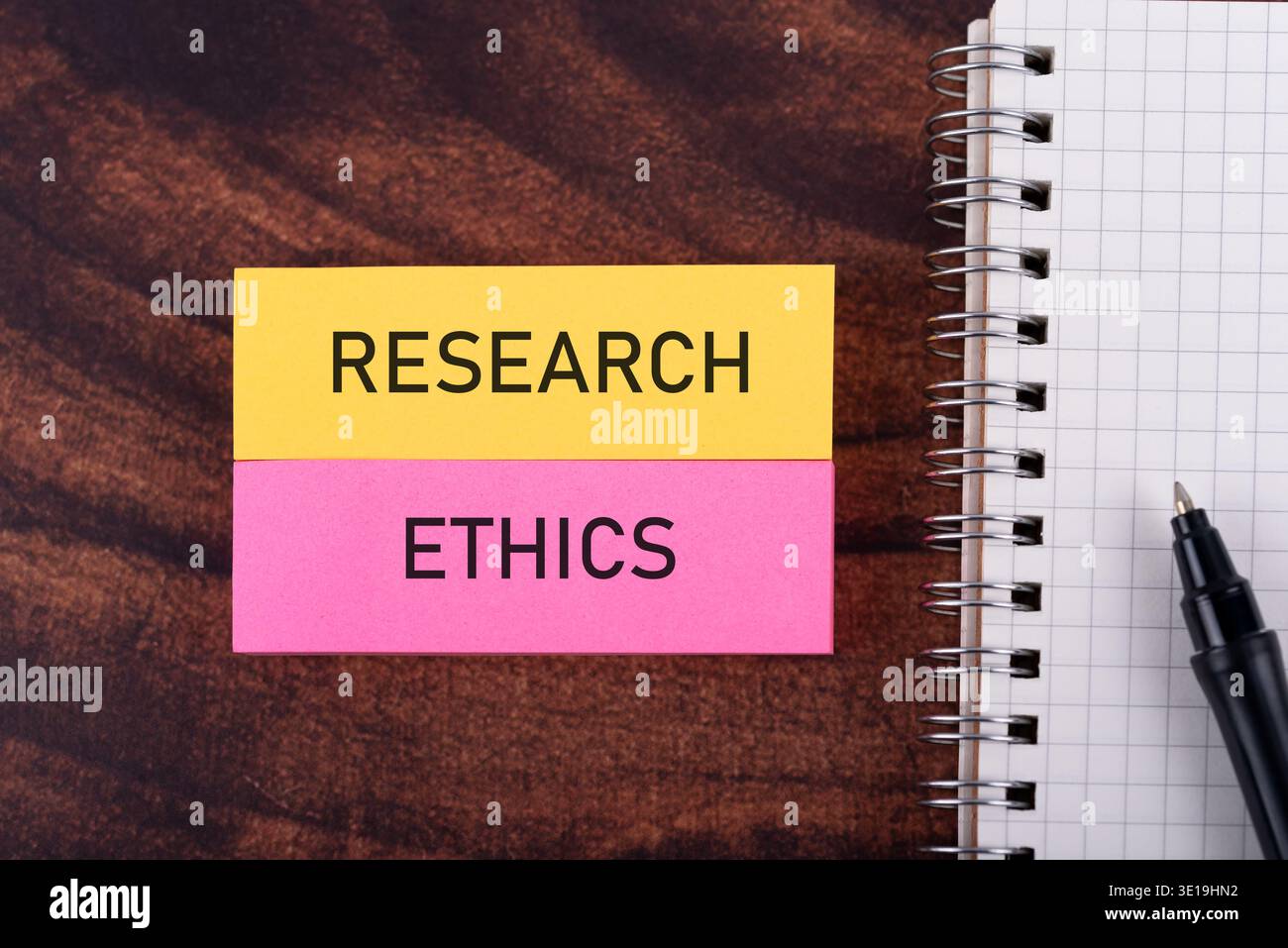 Testo etico della ricerca su note adesive Foto Stock