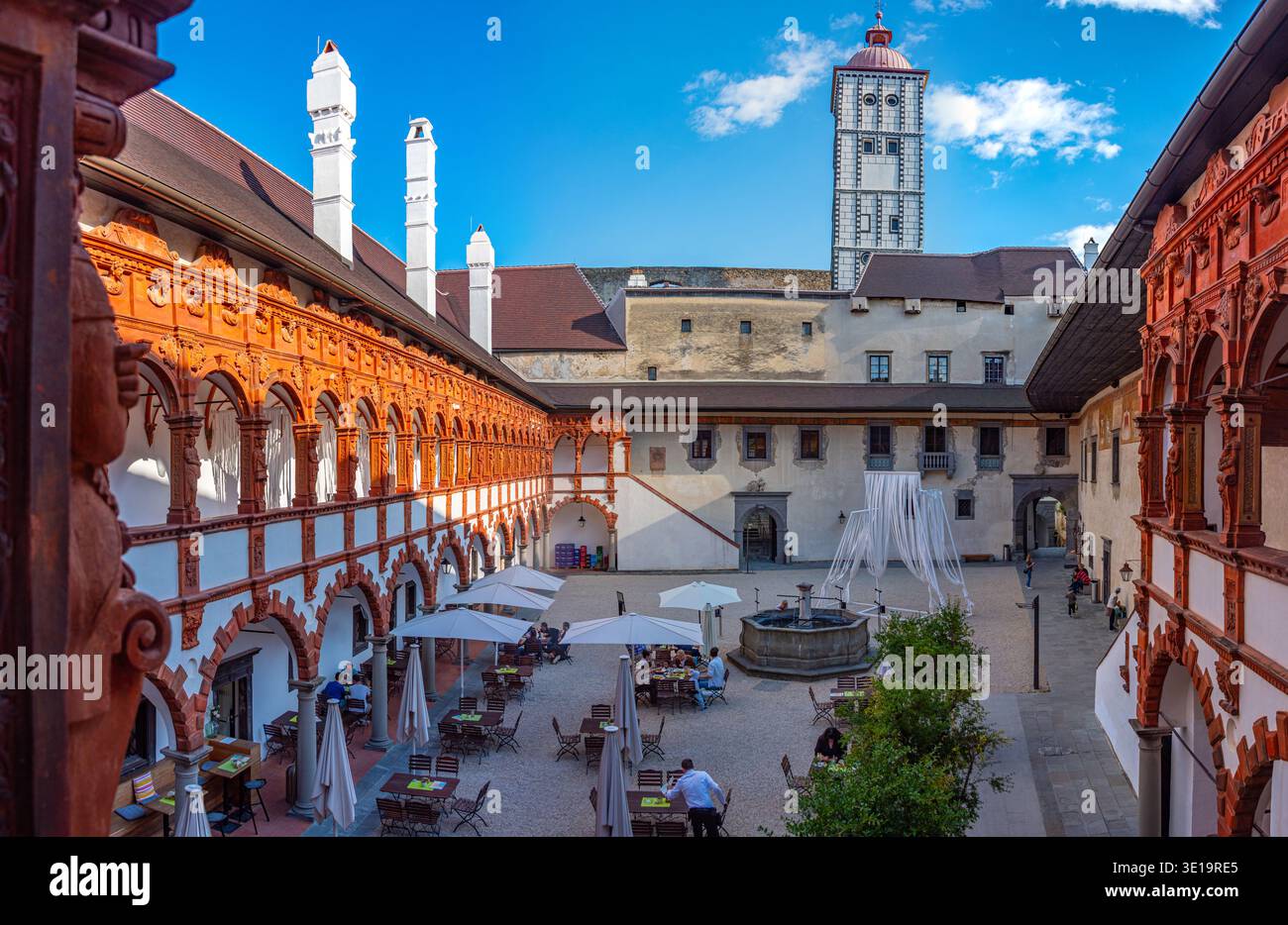 Schallaburg, Austria, 24 agosto 2025: Cortile del castello di Schallaburg in Austria.IMAGE Foto Stock