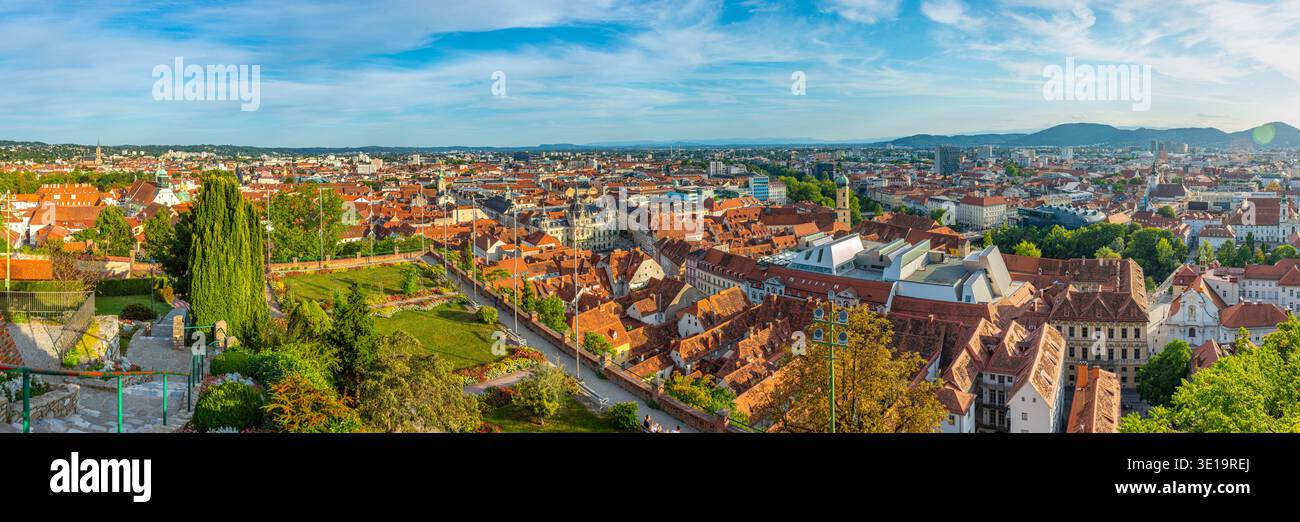 Graz, Austria, 18 agosto 2025: Vista panoramica del municipio di Graz, Austria. IMMAGINE Foto Stock