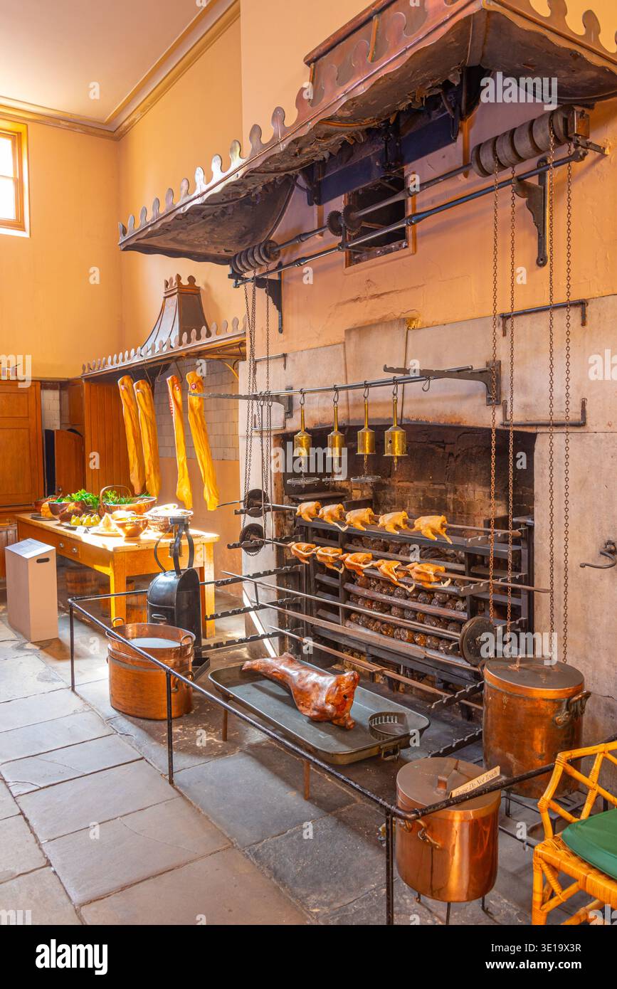 Brighton, Inghilterra, 13 luglio 2025: Splendida cucina del padiglione reale a Brighton, Inghilterra. IMMAGINE Foto Stock