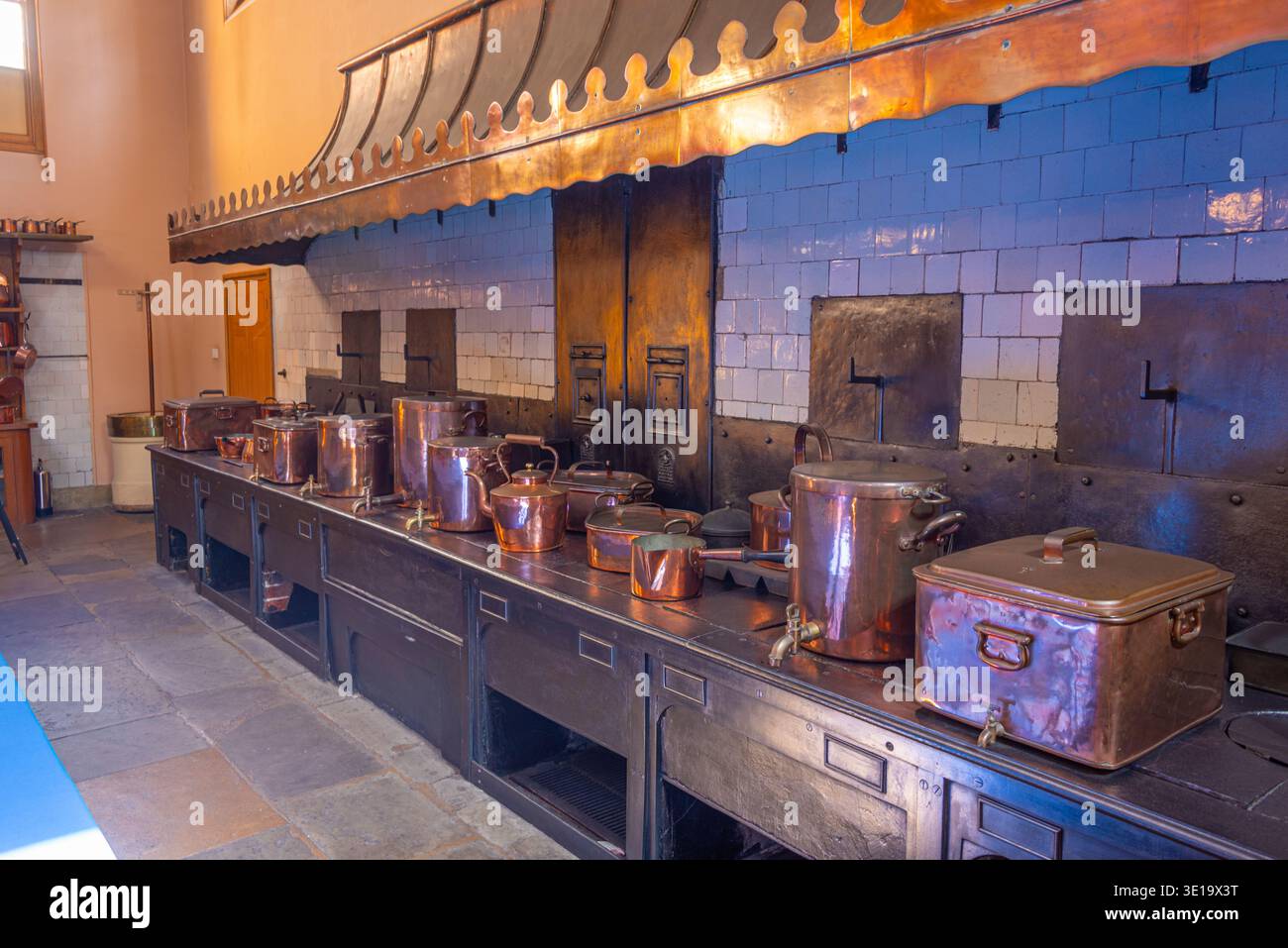 Brighton, Inghilterra, 13 luglio 2025: Splendida cucina del padiglione reale a Brighton, Inghilterra. IMMAGINE Foto Stock