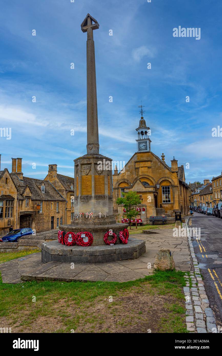 Chipping Campden, Inghilterra, 22 luglio 2025: Veduta della High Street a Chipping Campden, Inghilterra. IMMAGINE Foto Stock