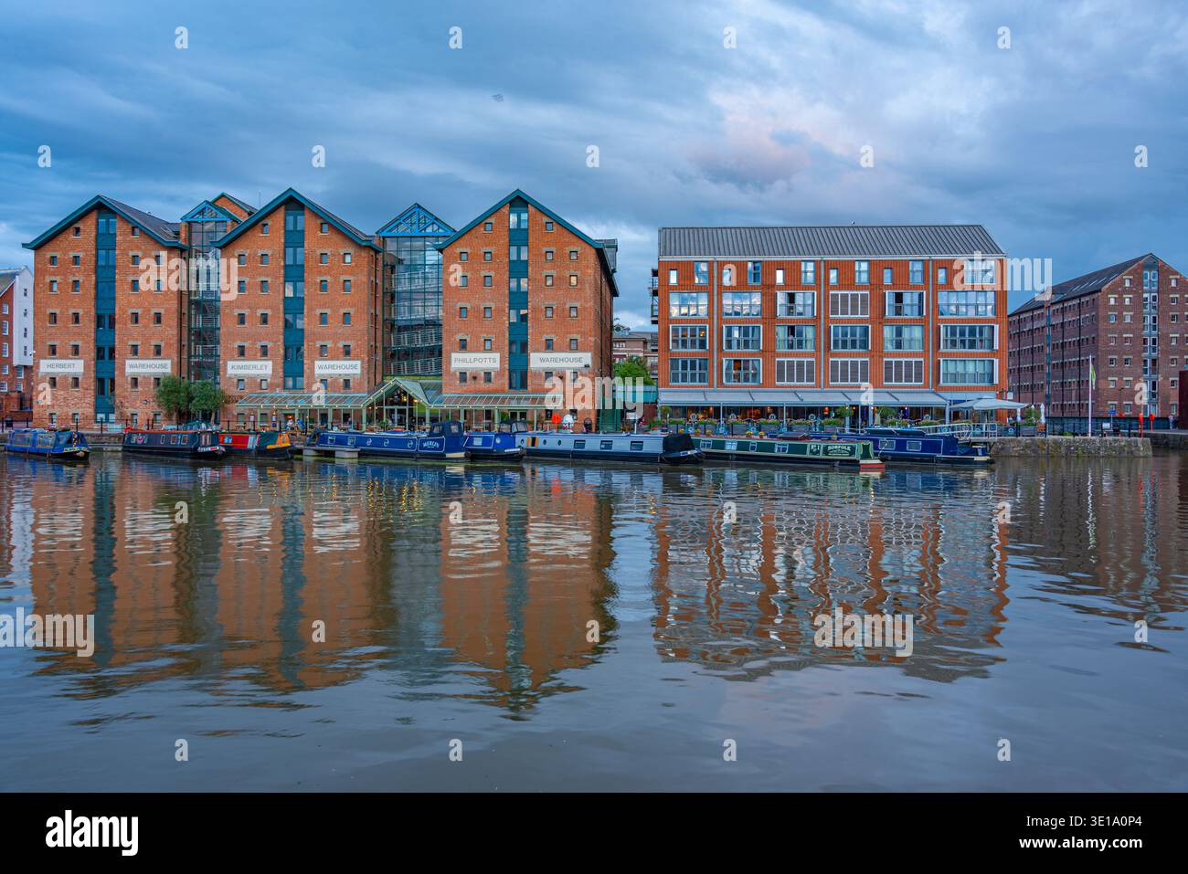 Gloucester, Inghilterra, 22 luglio 2025: Vista al tramonto dei moli di Gloucester in Inghilterra. IMMAGINE Foto Stock