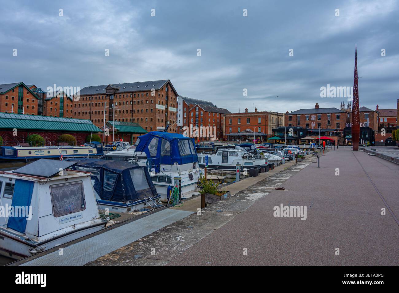 Gloucester, Inghilterra, 23 luglio 2025: Giorno estivo al molo di Gloucester in Inghilterra.IMAGE Foto Stock