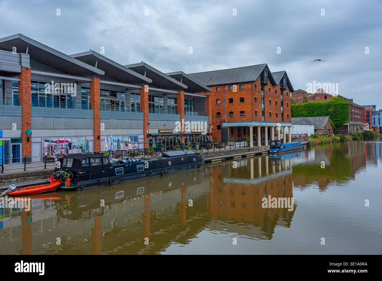 Gloucester, Inghilterra, 23 luglio 2025: Giorno estivo al molo di Gloucester in Inghilterra.IMAGE Foto Stock