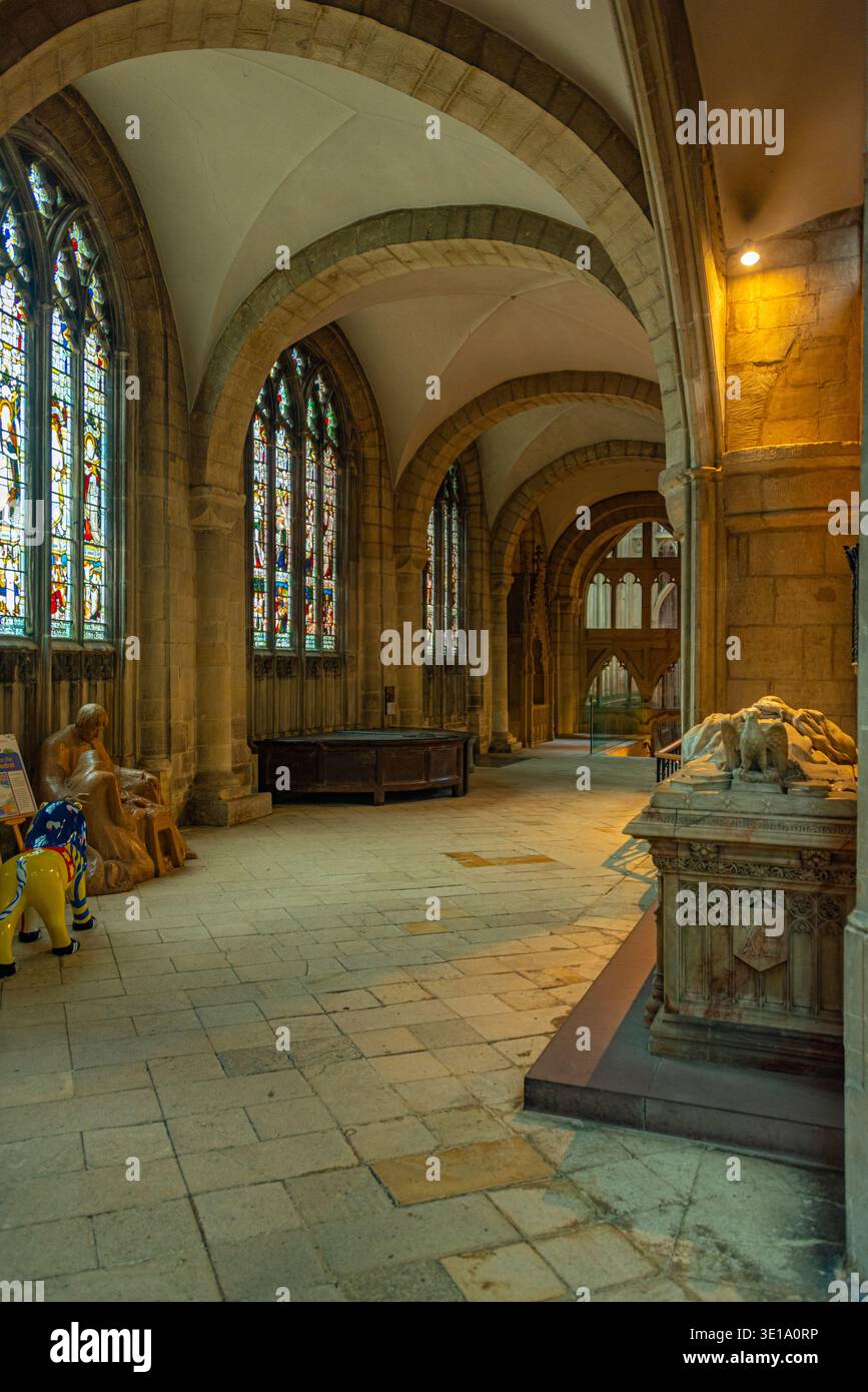 Gloucester, Inghilterra, 23 luglio 2025: Interno della cattedrale di Gloucester, Inghilterra. IMMAGINE Foto Stock