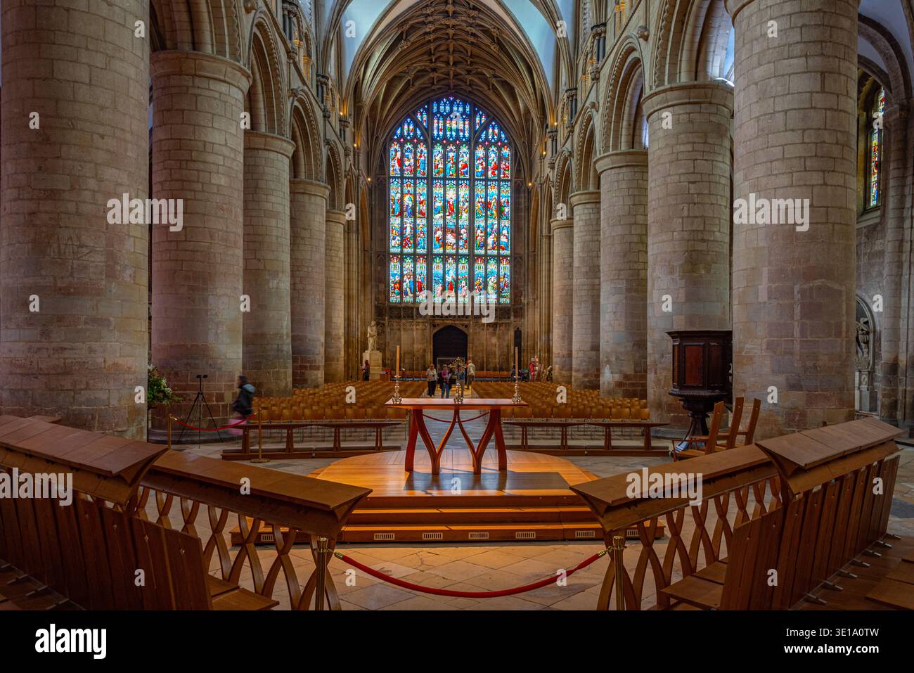 Gloucester, Inghilterra, 23 luglio 2025: Interno della cattedrale di Gloucester, Inghilterra. IMMAGINE Foto Stock