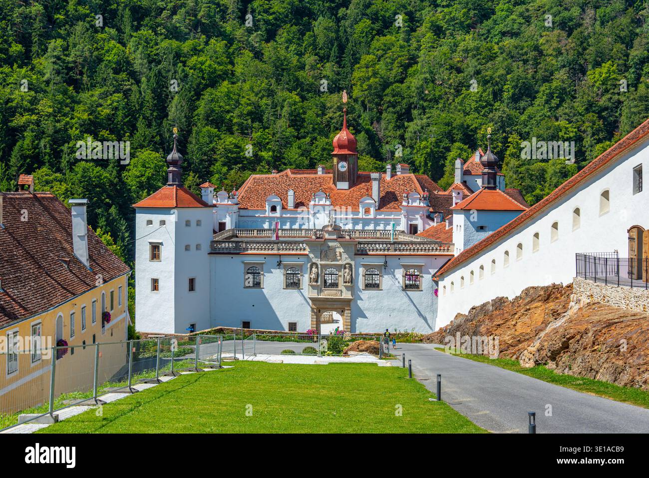 Giorno d'estate al palazzo Herberstein in Austria. IMMAGINE Foto Stock