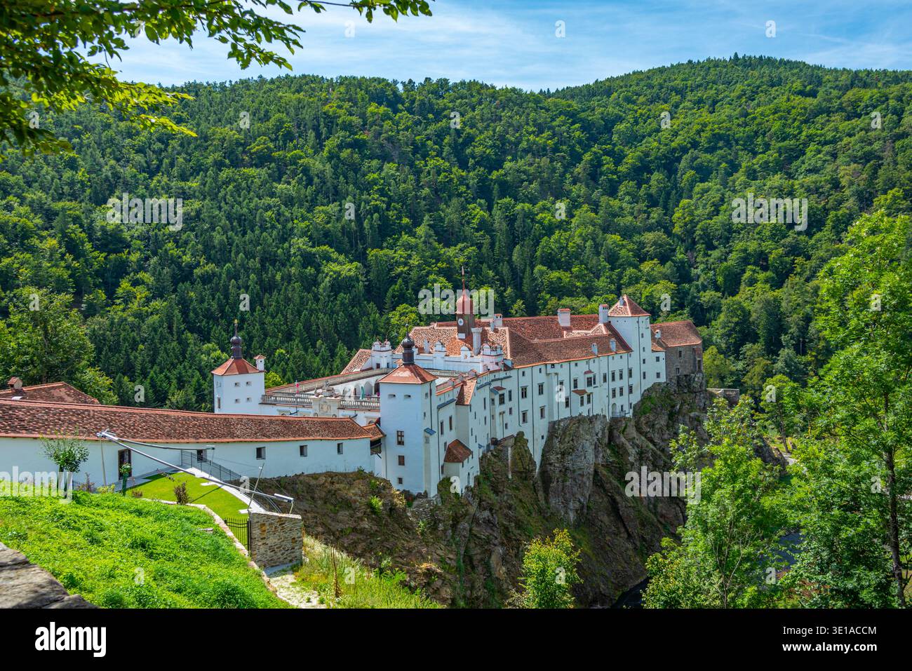 Giorno d'estate al palazzo Herberstein in Austria. IMMAGINE Foto Stock