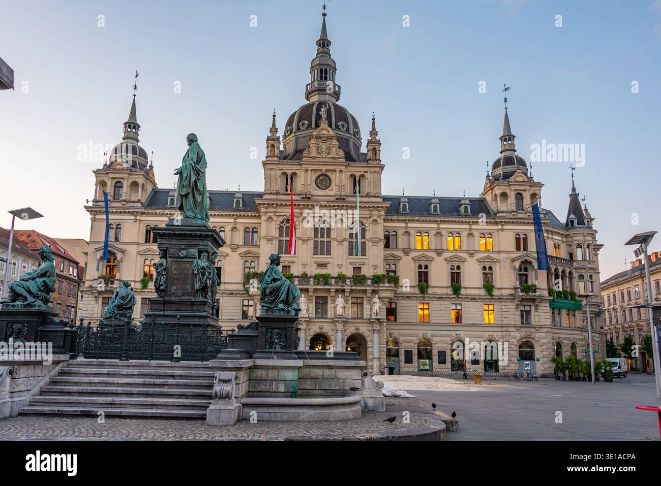 Vista del municipio di graz, Austria all'alba. IMMAGINE Foto Stock