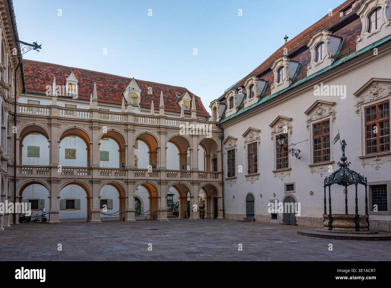 Vista del tramonto della Grazer Landhaus a graz, Austria. IMMAGINE Foto Stock