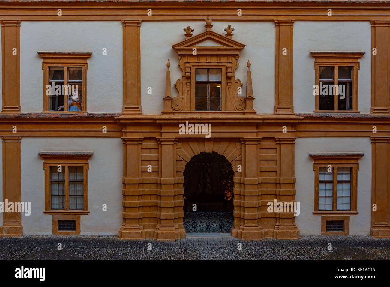 Giorno d'estate al castello di Eggenberg a Graz, Austria. IMMAGINE Foto Stock