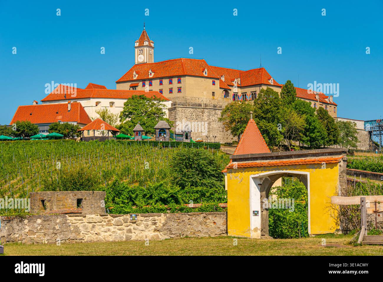 Castello di Riegersburg durante una giornata di sole in Austria. IMMAGINE Foto Stock