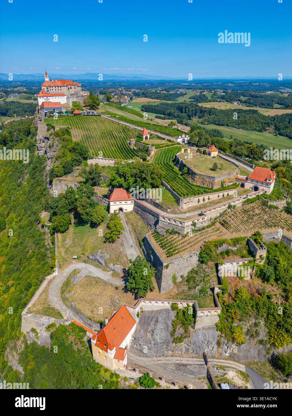 Castello di Riegersburg durante una giornata di sole in Austria. IMMAGINE Foto Stock