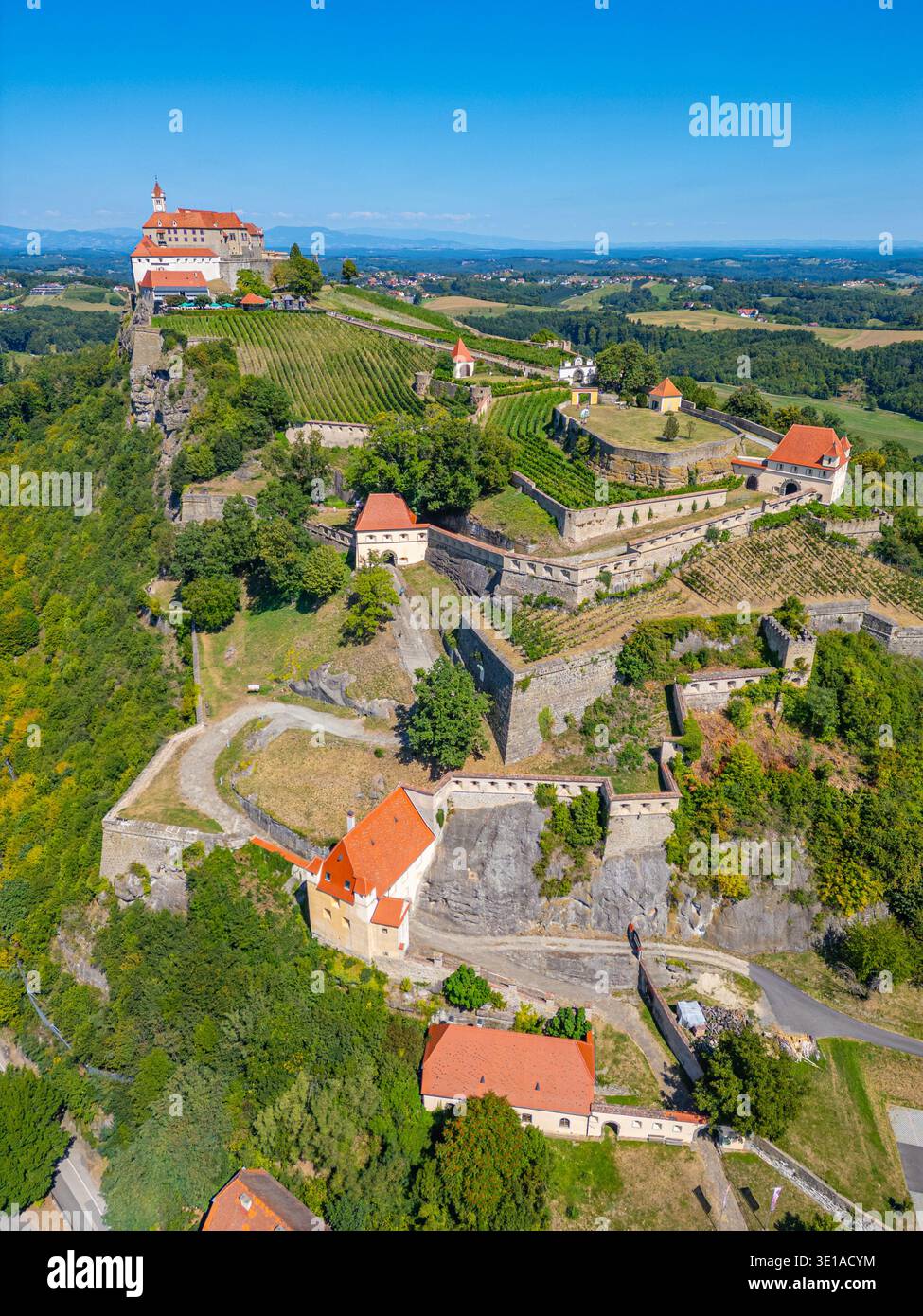 Castello di Riegersburg durante una giornata di sole in Austria. IMMAGINE Foto Stock