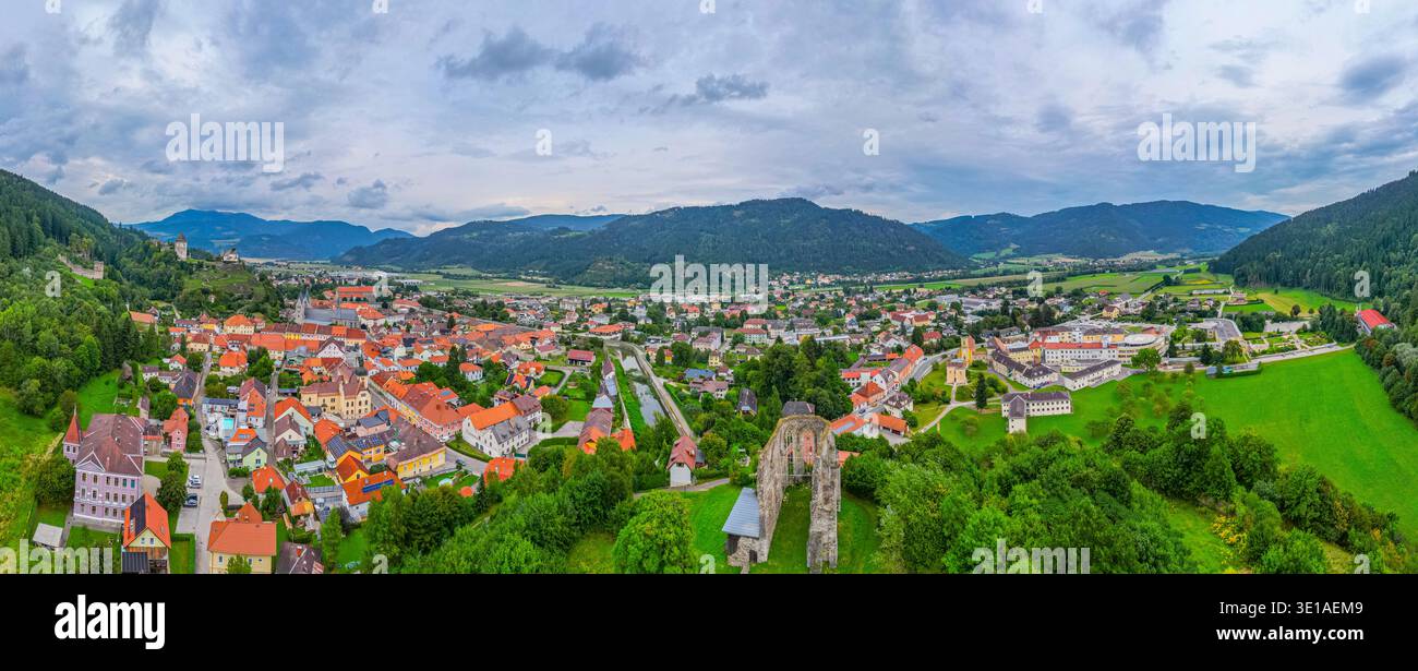 Castello di Petersberg sopra Friesach in Austria. IMMAGINE Foto Stock