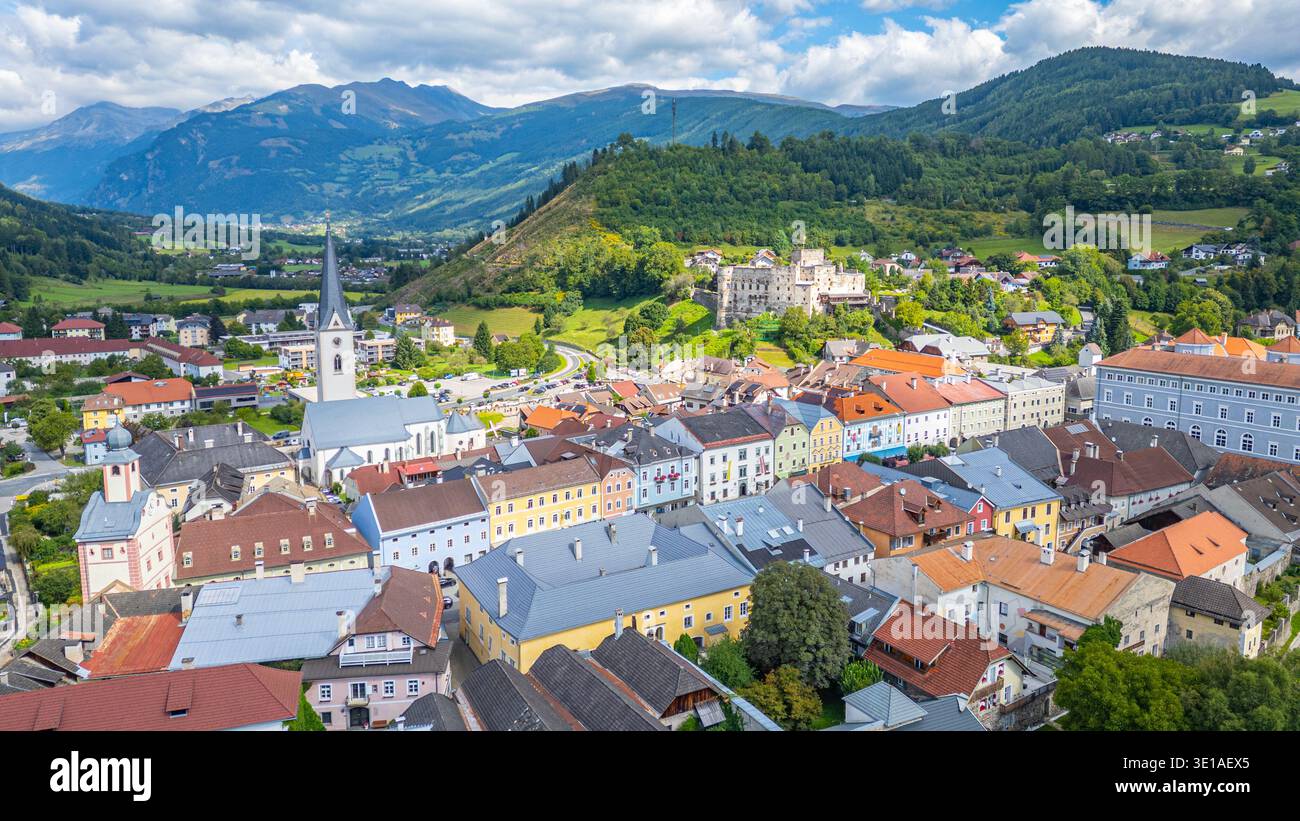 Vista panoramica della città austriaca di Gmund a Karnten. IMMAGINE Foto Stock