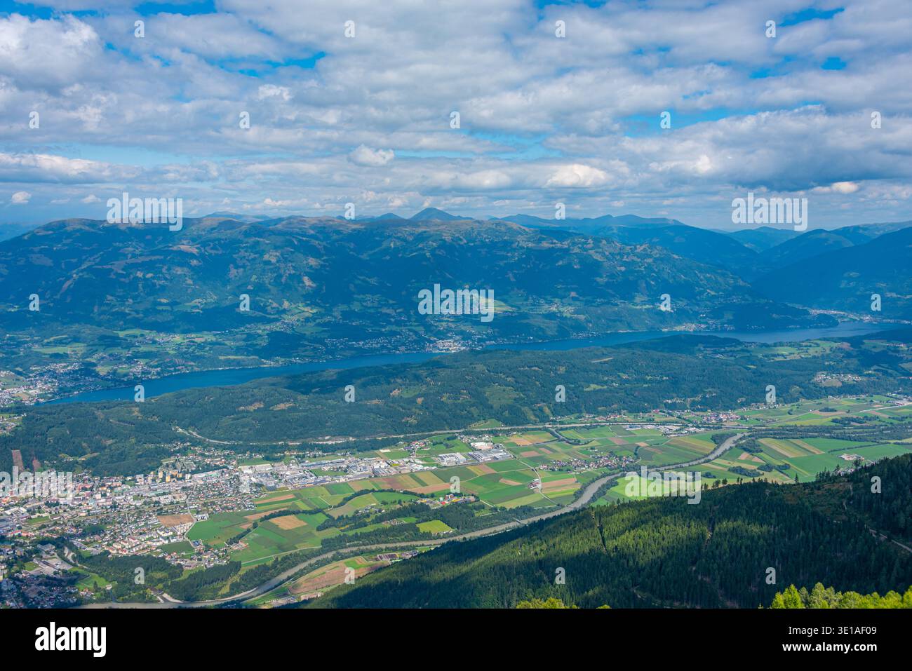 Vista panoramica di Spittal an der Drau e Millstatter sul lago in Austria.IMMAGINE Foto Stock