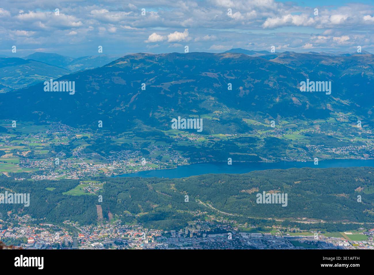 Vista panoramica di Spittal an der Drau e Millstatter sul lago in Austria.IMMAGINE Foto Stock