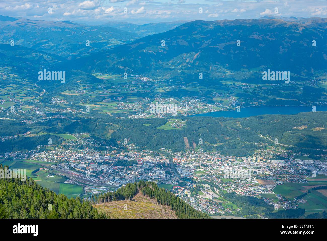 Vista panoramica di Spittal an der Drau e Millstatter sul lago in Austria.IMMAGINE Foto Stock