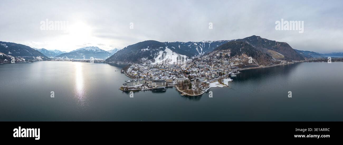 Vista panoramica di Zell am SEE durante l'inverno, Austria. IMMAGINE Foto Stock
