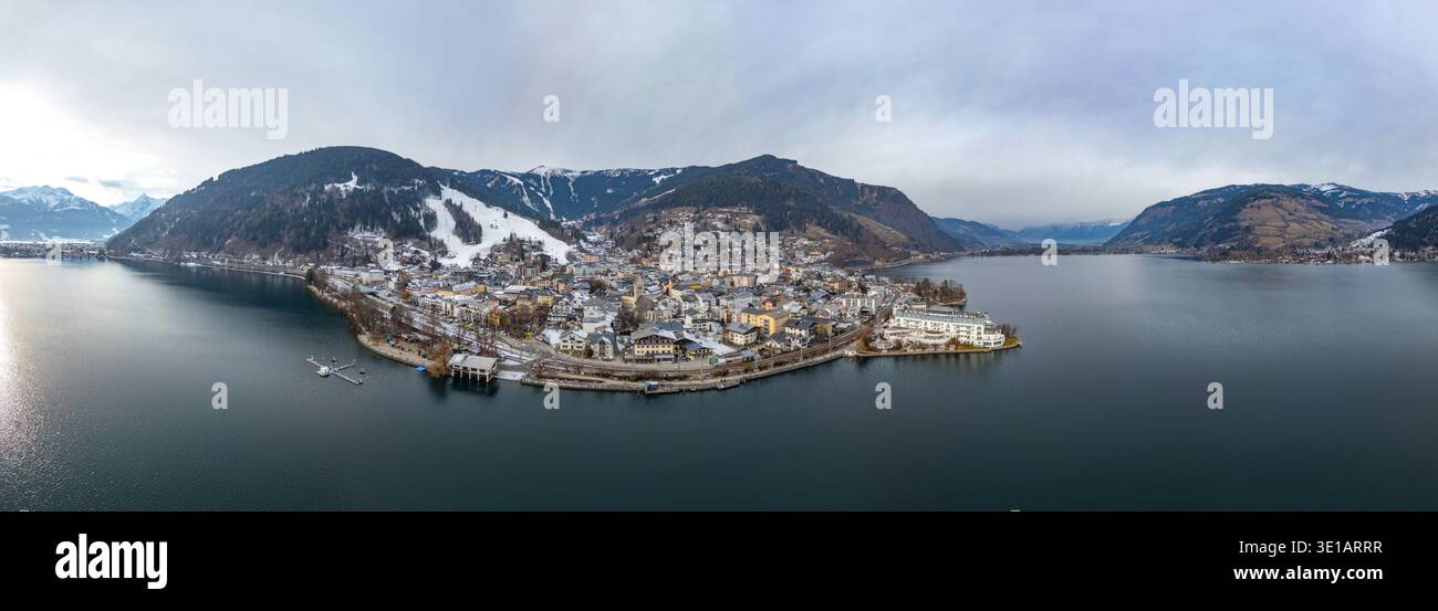 Vista panoramica di Zell am SEE durante l'inverno, Austria. IMMAGINE Foto Stock