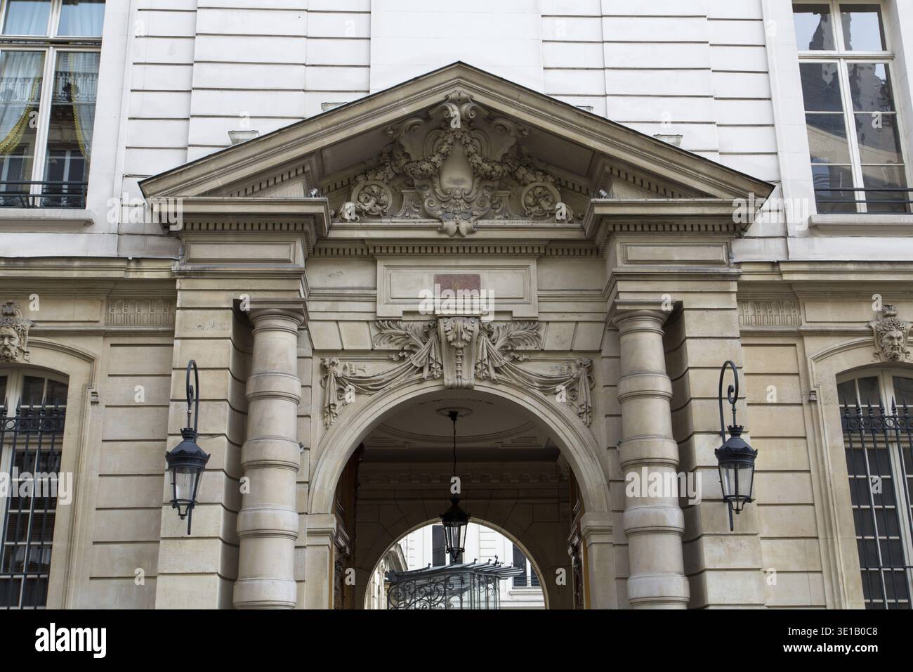 L'entrata dell'Elysee Palace, la residenza ufficiale del Presidente della Repubblica francese Foto Stock