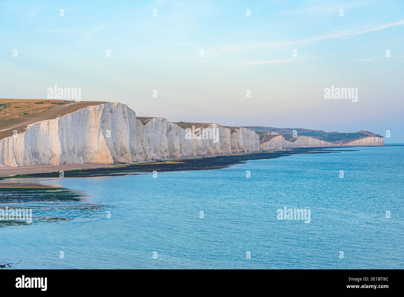 Vista al tramonto delle scogliere di sette sorelle in Inghilterra. IMMAGINE Foto Stock