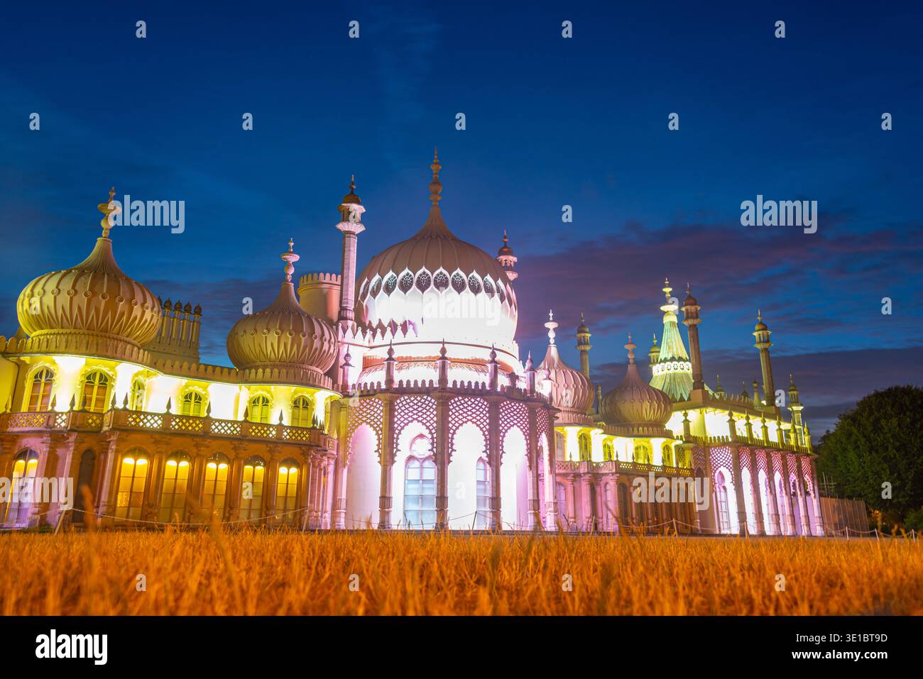 Padiglione reale a Brighton visto durante la notte, Inghilterra. IMMAGINE Foto Stock