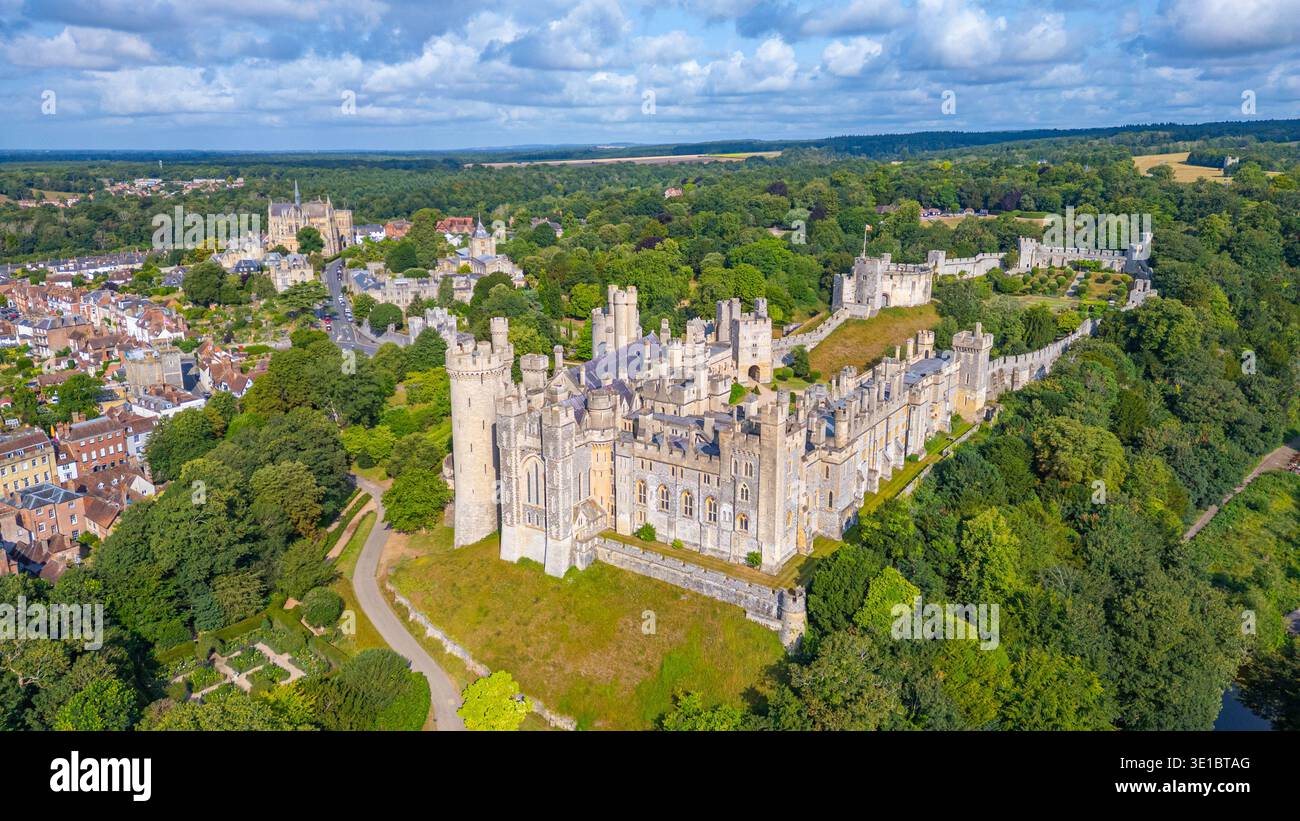 Vista panoramica del castello di Arundel in Inghilterra. IMMAGINE Foto Stock