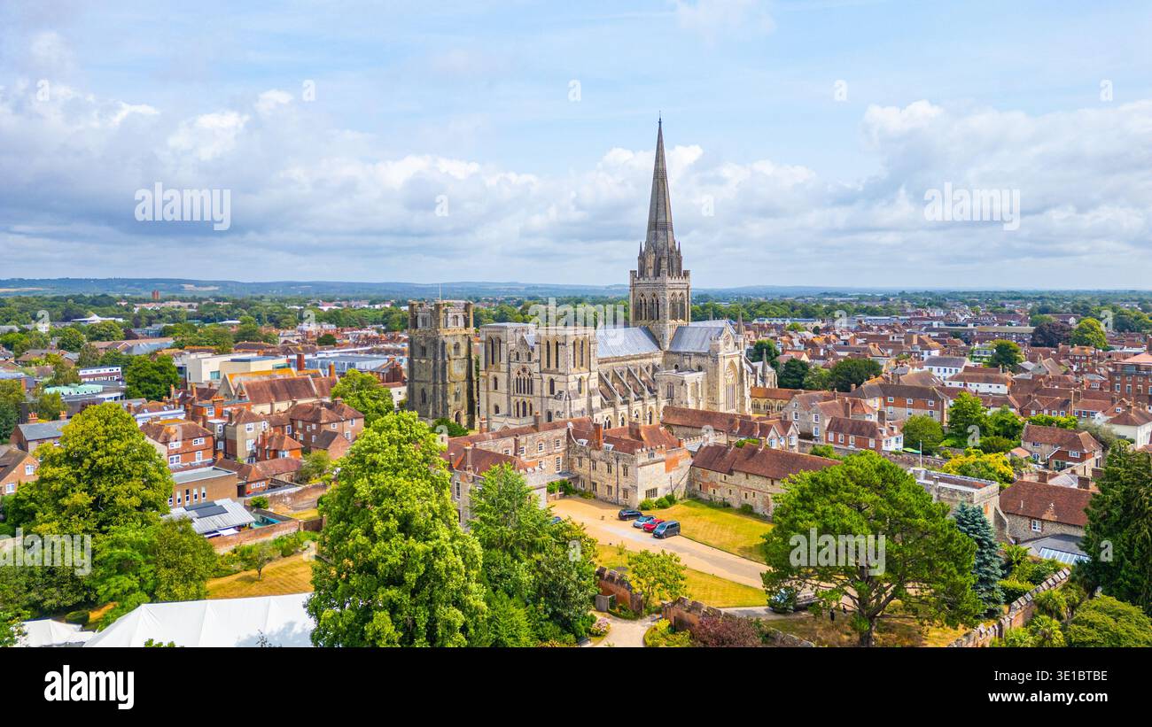 Vista panoramica della cattedrale di Chichester in Inghilterra. IMMAGINE Foto Stock