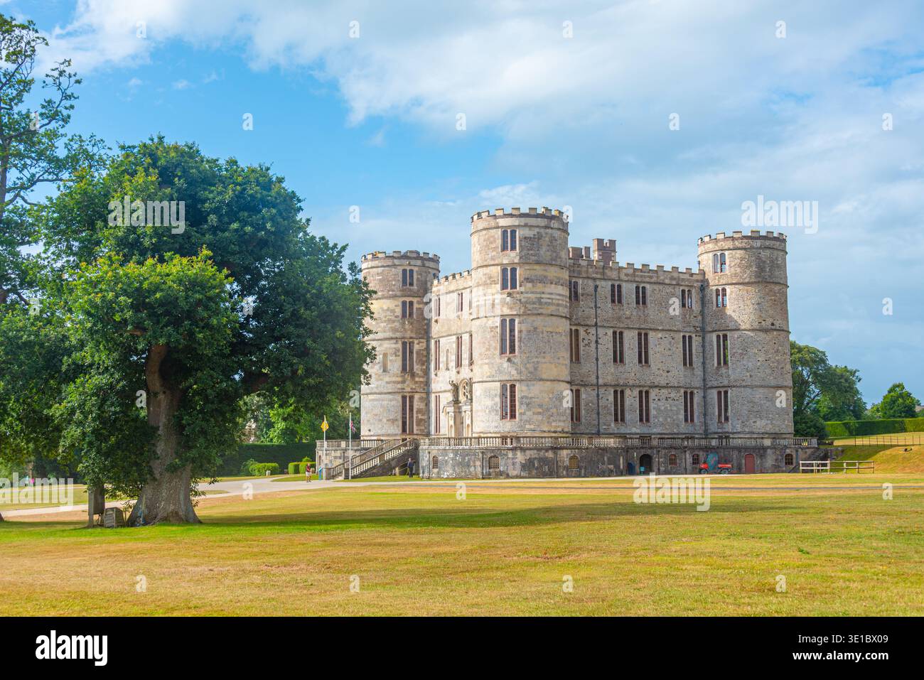 Giorno d'estate al castello di Lulworth in Inghilterra.IMMAGINE Foto Stock