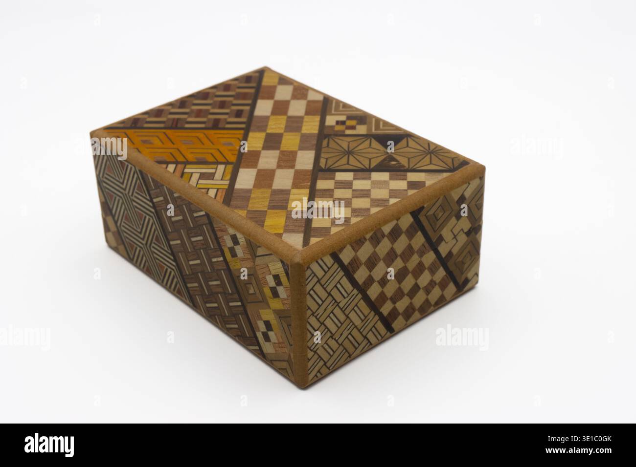 Puzzle scatola giapponese. Legno segreto scatola giapponese. Richiede 11 movimenti nell'ordine corretto per essere aperto Foto Stock