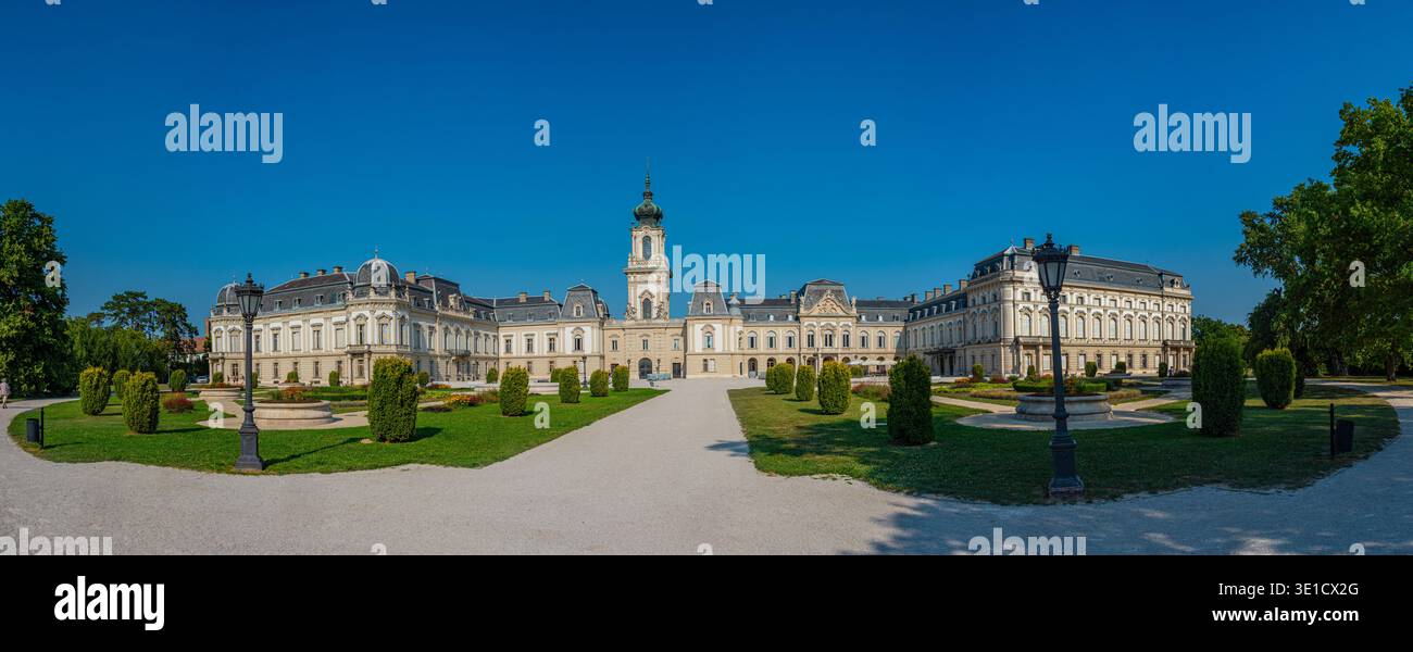 Palazzo Festetics a Keszthely in Ungheria durante una giornata di sole. IMMAGINE Foto Stock