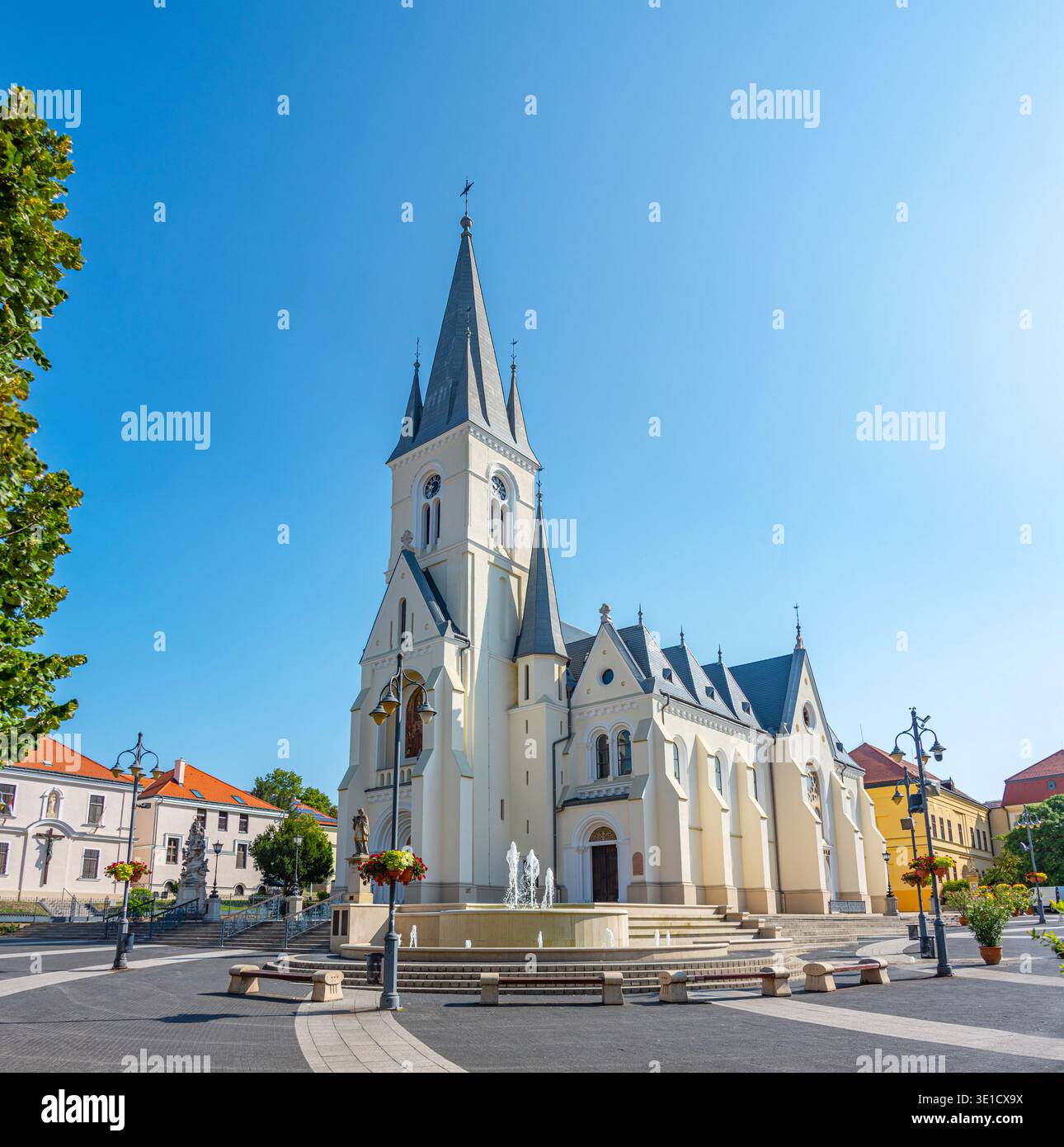 Cattedrale di nostra Signora dell'assunzione in piazza Kossuth ter a Kaposvar, Ungheria. IMMAGINE Foto Stock