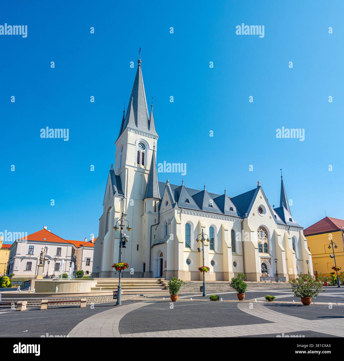 Cattedrale di nostra Signora dell'assunzione in piazza Kossuth ter a Kaposvar, Ungheria. IMMAGINE Foto Stock