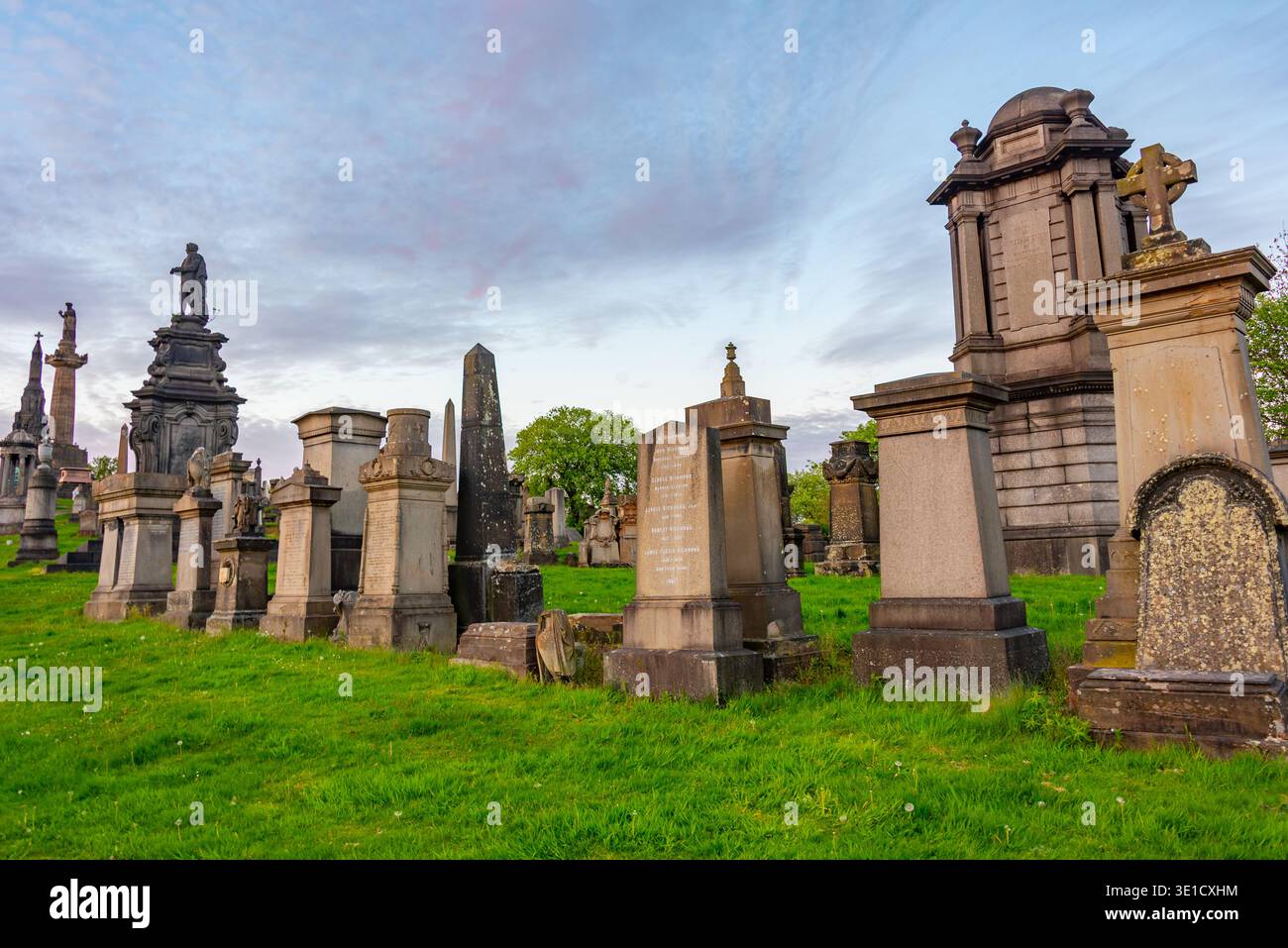 Vista al tramonto della necropoli di Glasgow, Scozia. IMMAGINE Foto Stock