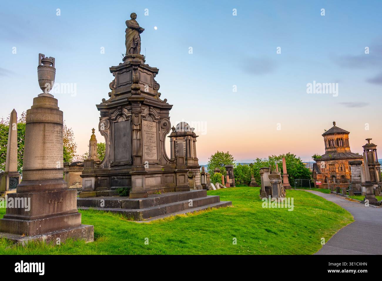 Vista al tramonto della necropoli di Glasgow, Scozia. IMMAGINE Foto Stock