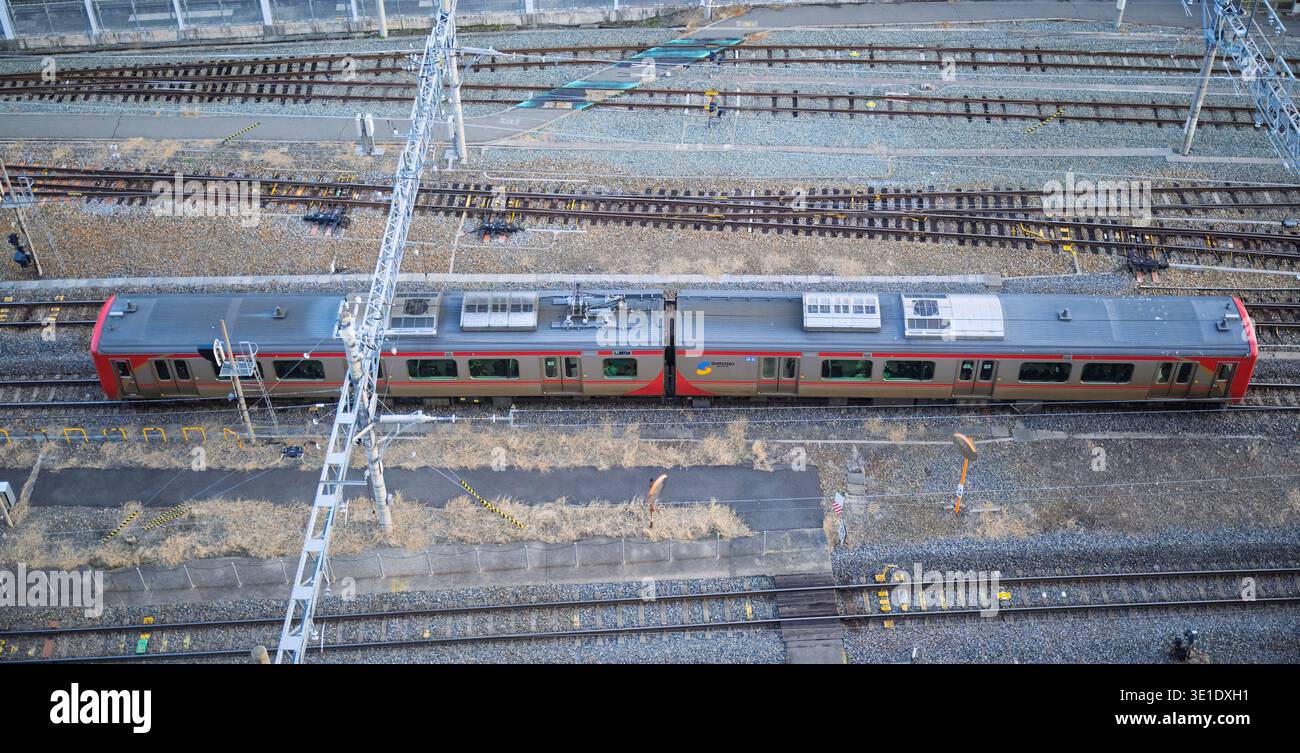Nagano Giappone - gennaio 2026: Veduta aerea dei vagoni ferroviari e dei binari di Shinano alla stazione di Nagano Foto Stock
