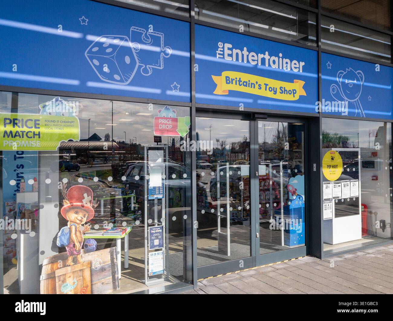 Esterno del negozio di giocattoli Entertainer, Rushden Lakes Shopping Centre, Northamptonshire, Regno Unito Foto Stock