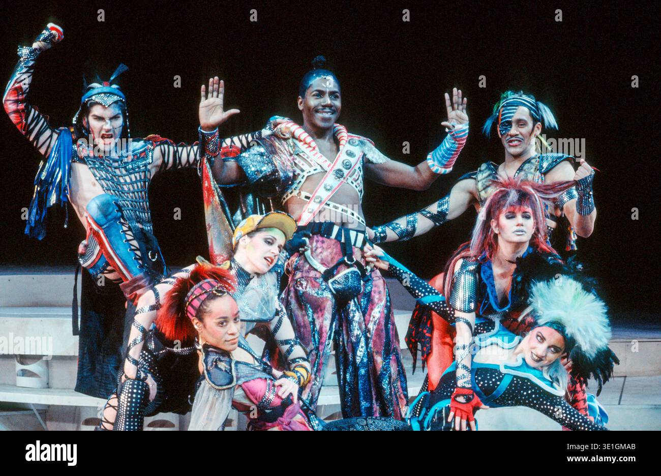 Company in TIME al Dominion Theatre, Londra W1 09/04/1986 libro e testi: Dave Clark & David Soames musica: Dave Clark & Jeff Daniels design: John Napier illuminazione: Andrew Bridge coreografia: Larry Fuller & Arlene Philips Director: Larry Fuller Foto Stock