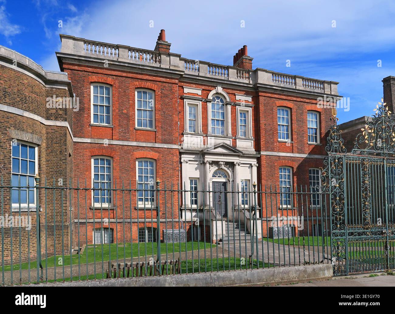 Elevazione frontale della Ranger's House a Greenwich Park, Londra, Regno Unito. Un'elegante casa georgiana utilizzata nelle riprese della serie Netflix Bridgerton Foto Stock