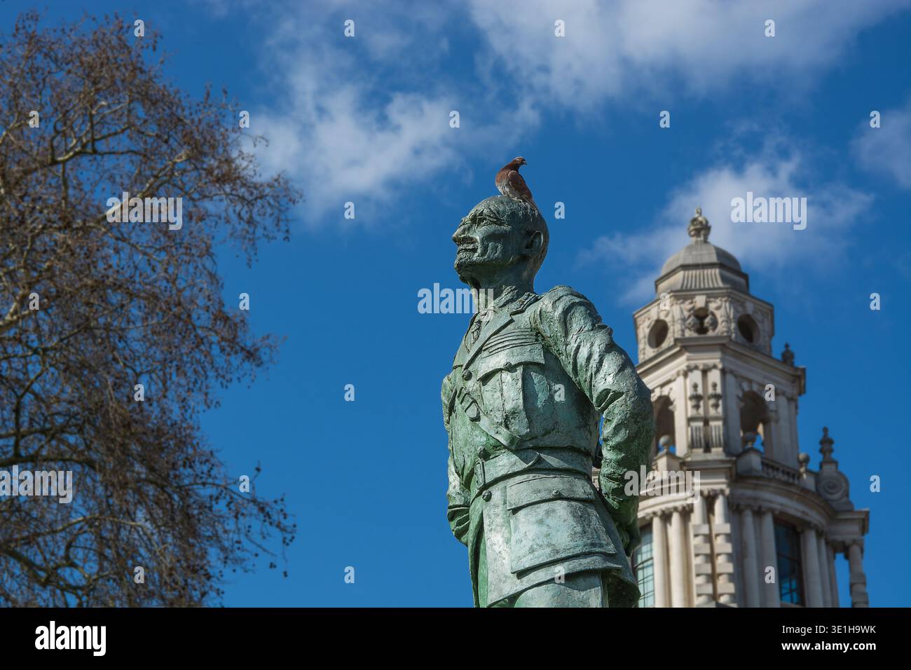 Statua in bronzo a grandezza naturale del feldmaresciallo Jan Christian Smuts di Epstein, Parliament Square, Westminster, Londra, Inghilterra, REGNO UNITO. Foto Stock