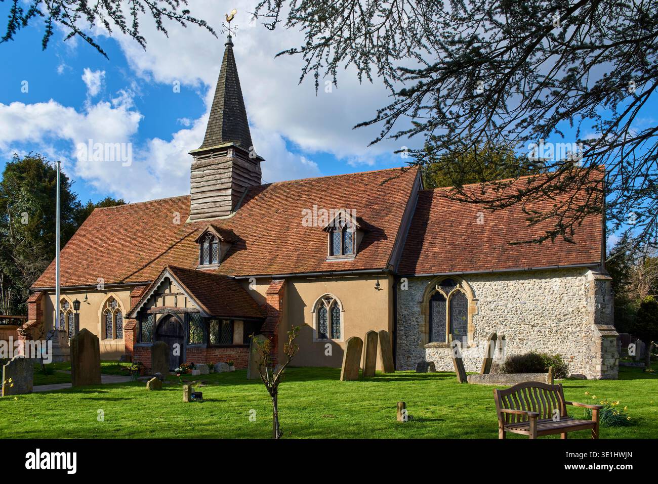 St Giles Church, Ickenham, London Borough of Hillingdon, Greater London, UK, risalente al XIV secolo Foto Stock