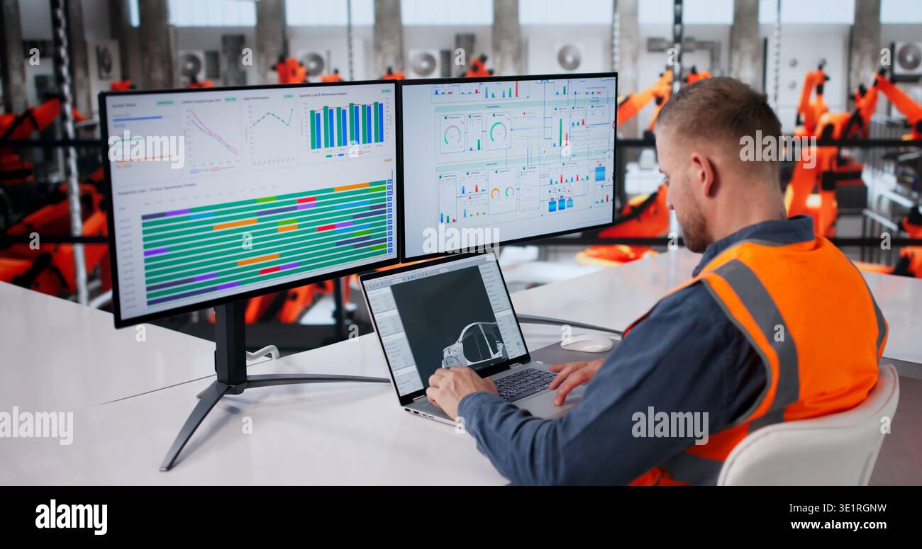 Progettazione di componenti per veicoli elettrici con software CAD in ambiente industriale Foto Stock