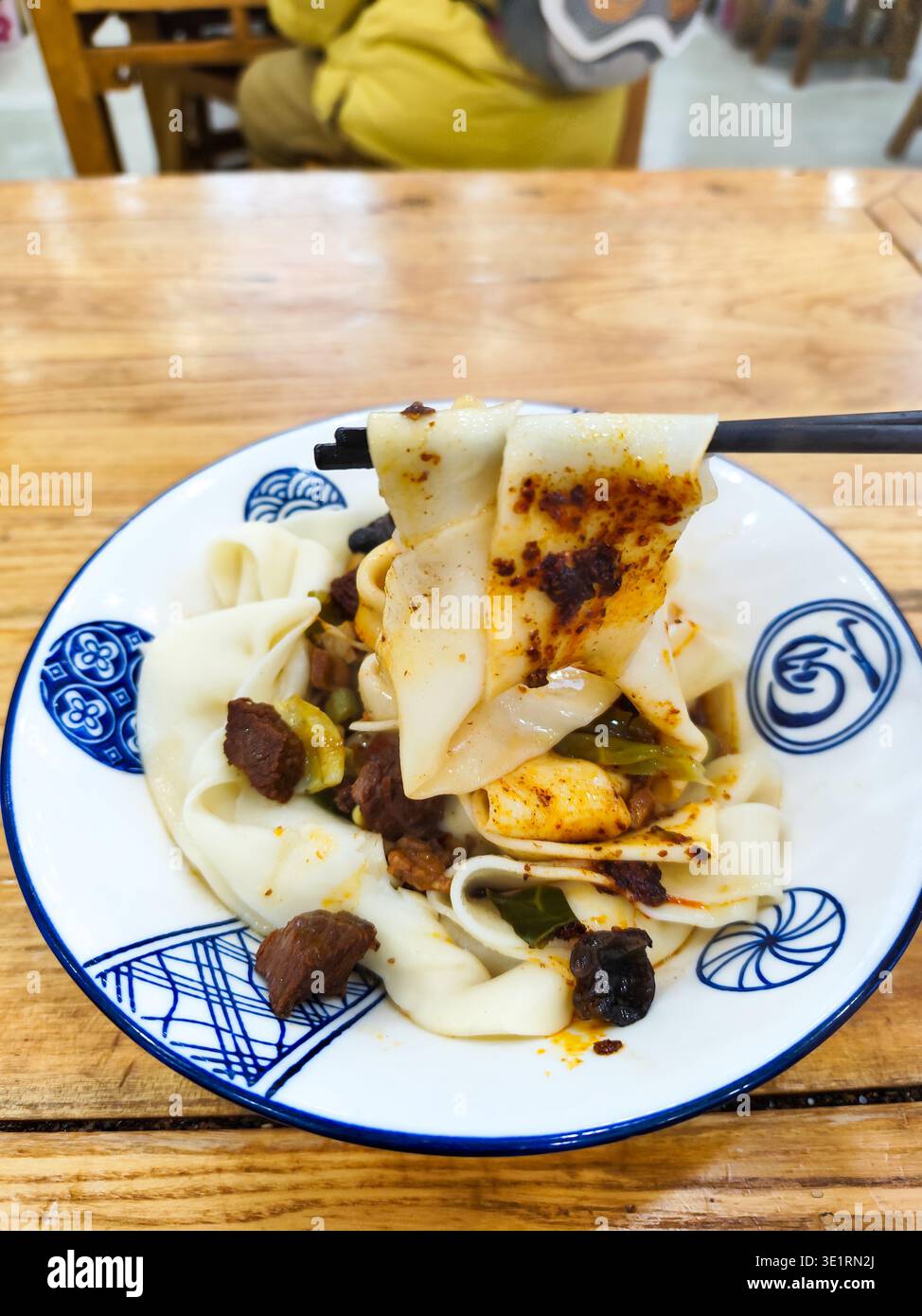 Tagliatelle Biangbiang a Xian, Shaanxi, Cina. Biang biang mian, cucina cinese Shaanxi servita a Xian Foto Stock